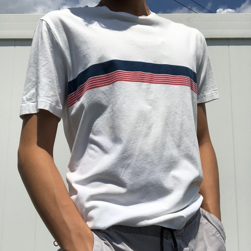 Men’s GAP White T-Shirt w/ red and blue stripe